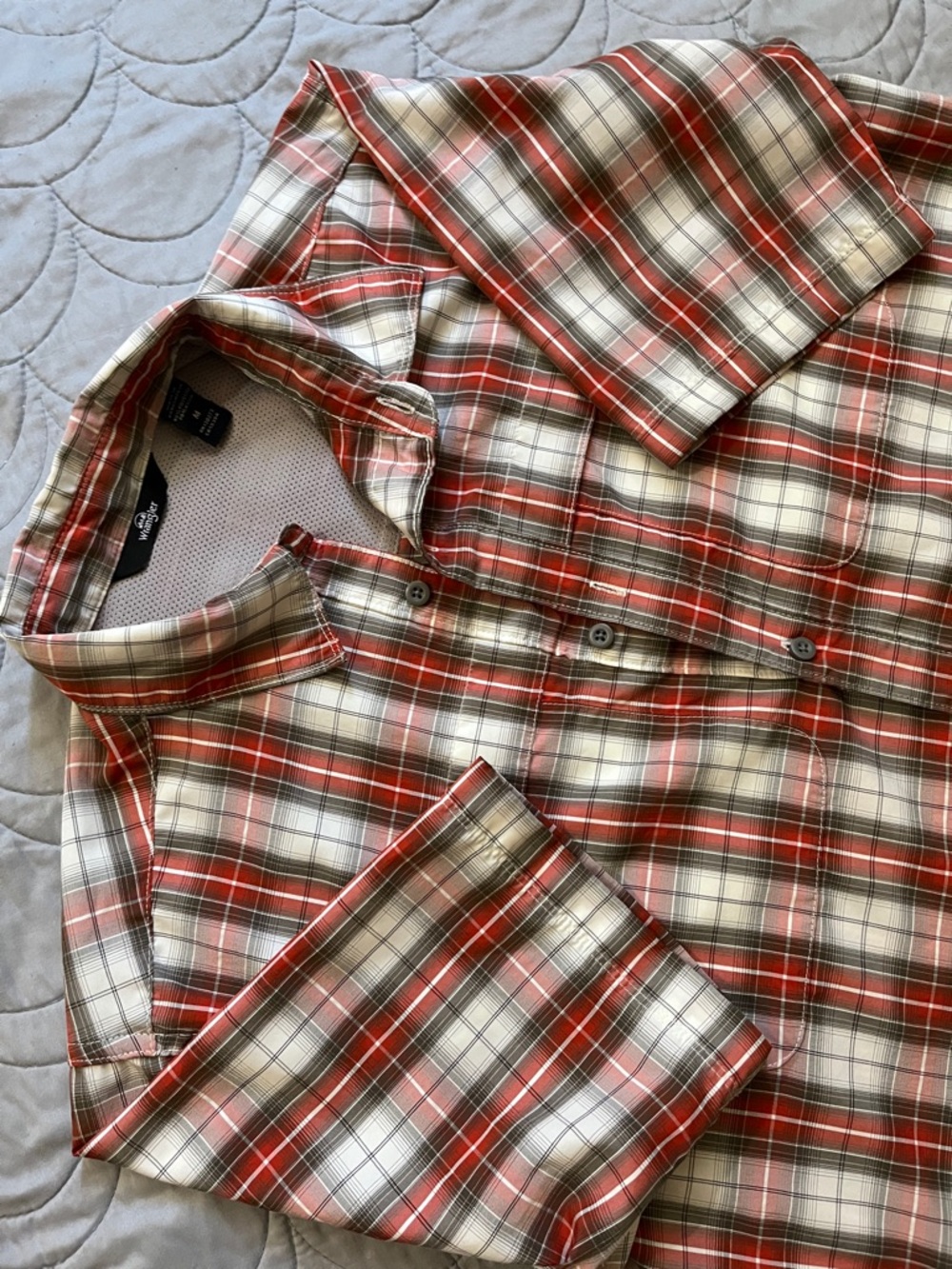Wrangler Red and White Plaid Short Sleeve Button-Up Shirt